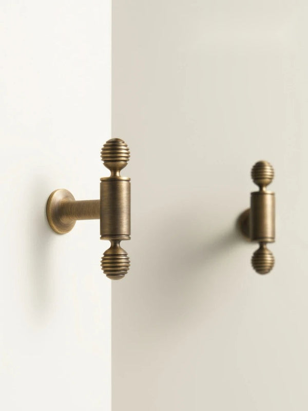 Manton Pull Handle