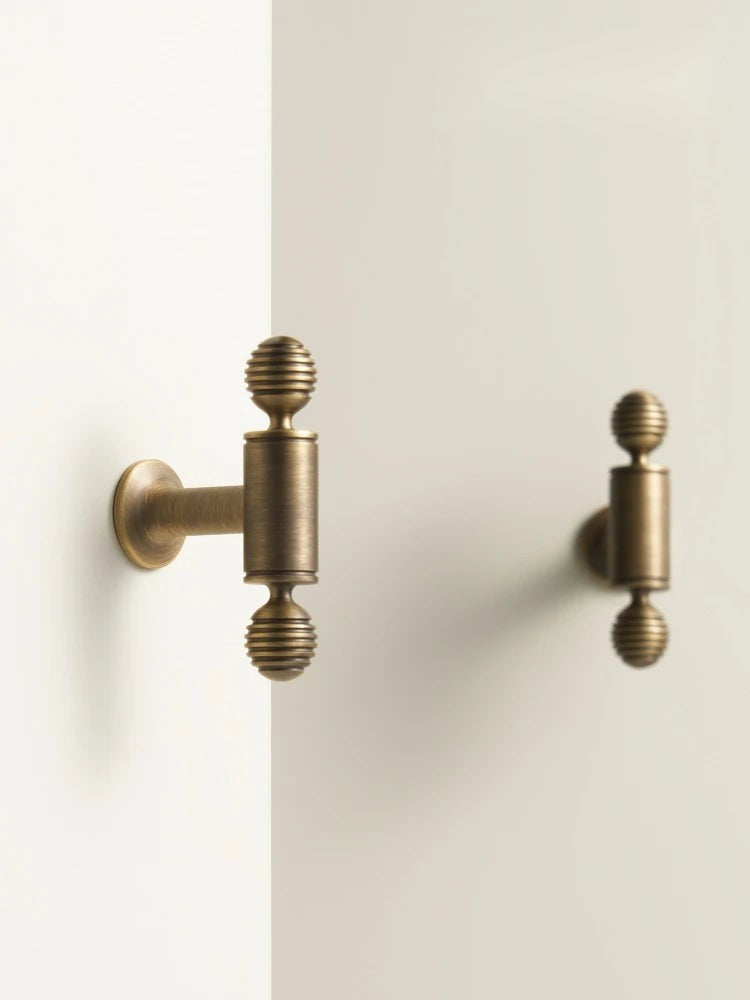 Manton Pull Handle